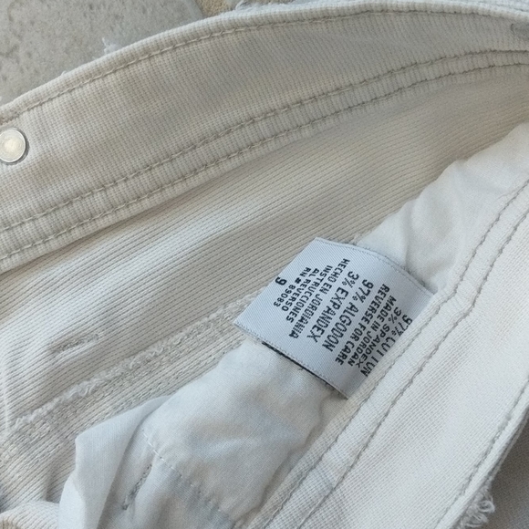 Size 9 khaki jean shorts and gray Capris - Picture 3 of 8